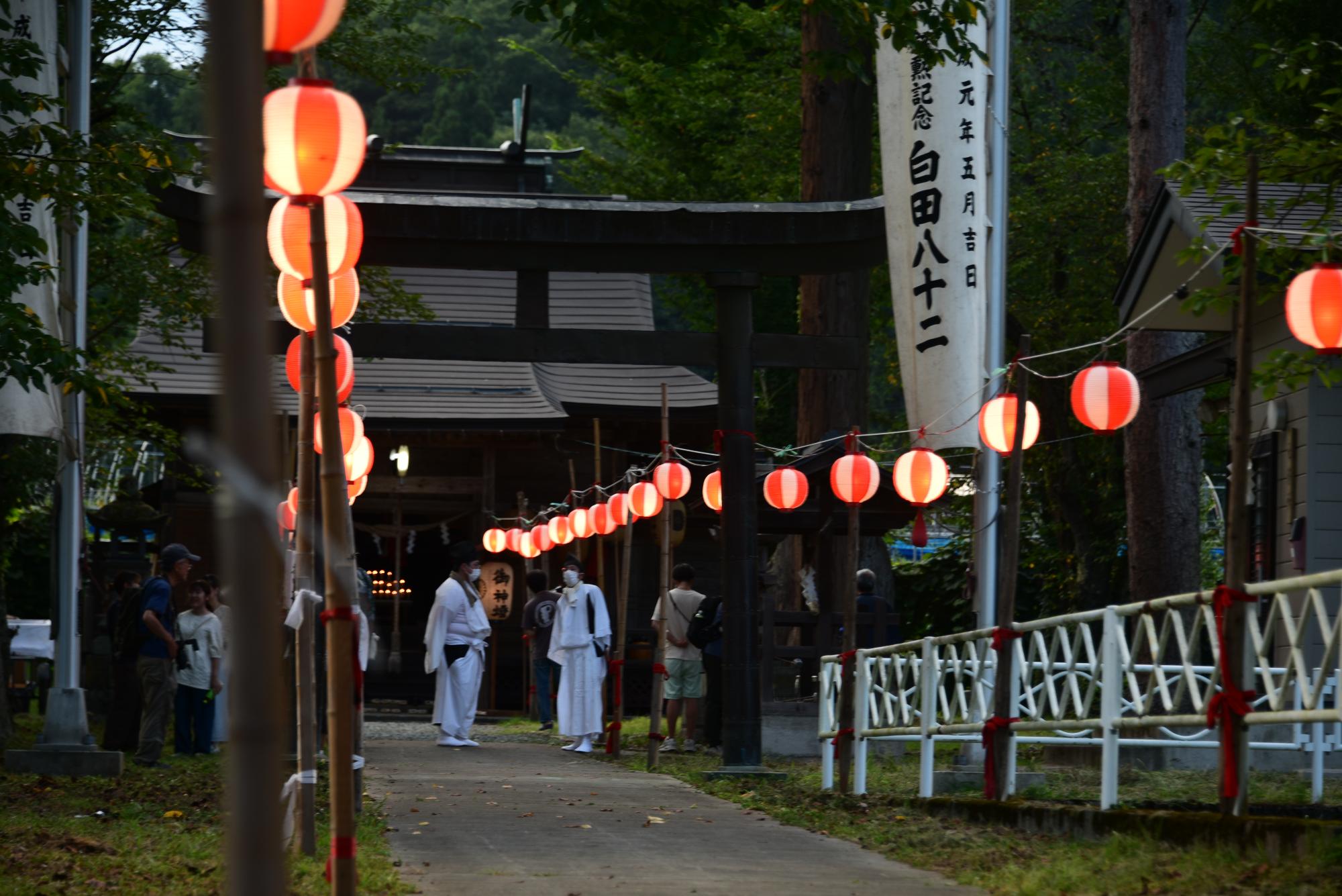 大谷風神祭（提灯が並ぶ白山神社）