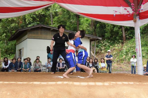 低学年男子児童の取り組みの写真