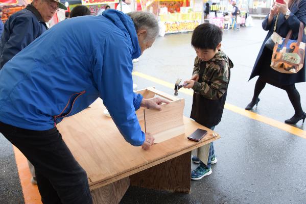 本棚作り体験コーナーの様子