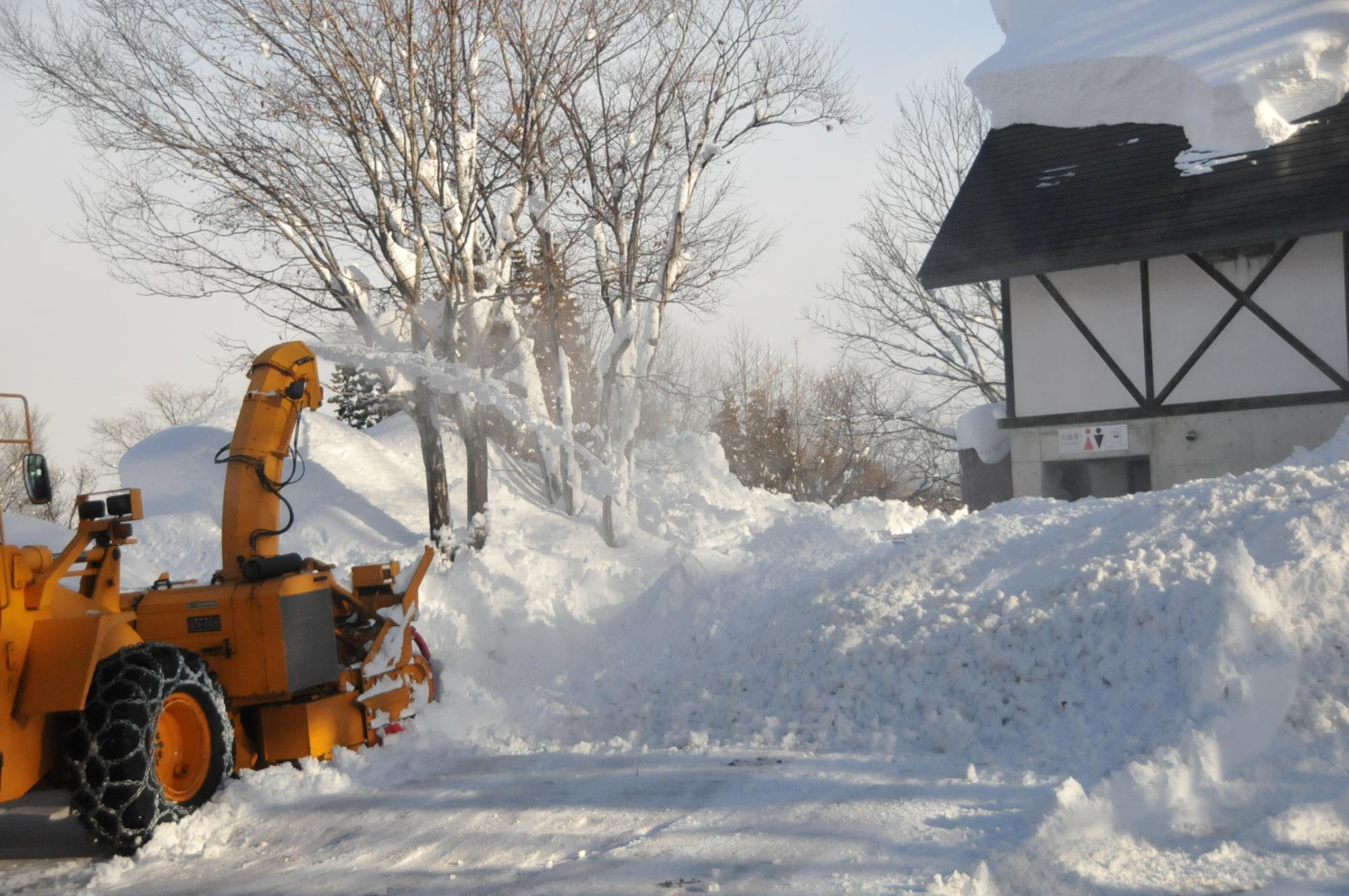 除雪車が完全にりんごを埋めた様子