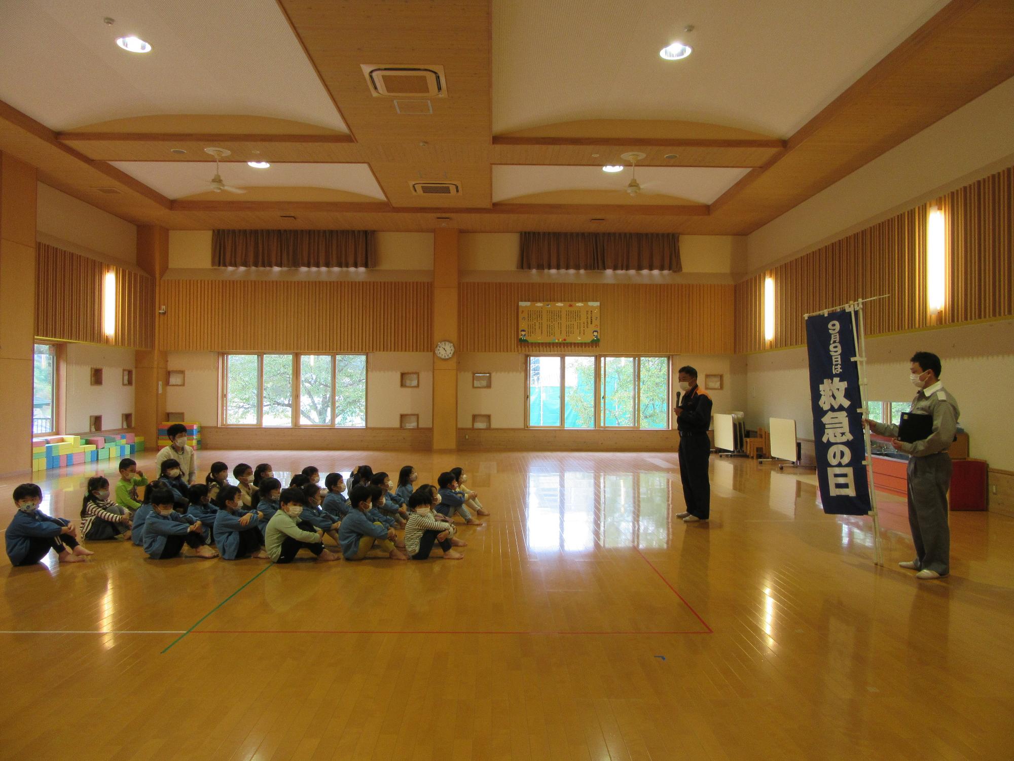 5歳児は命を守ることについてのお話を聞きました