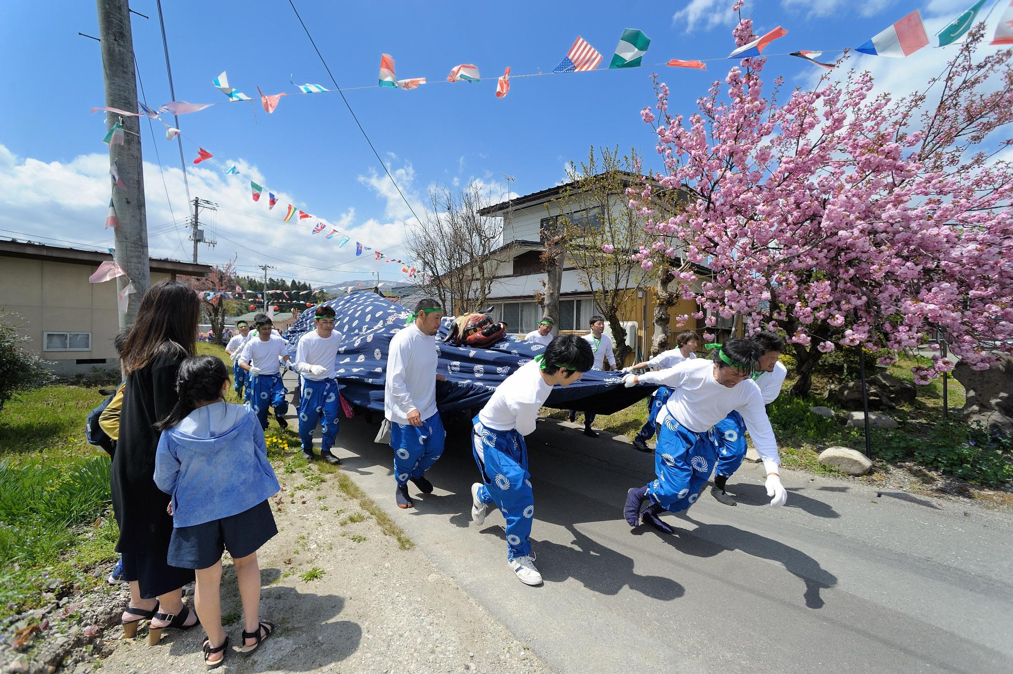 豊龍神社祭礼：お神輿渡御の写真